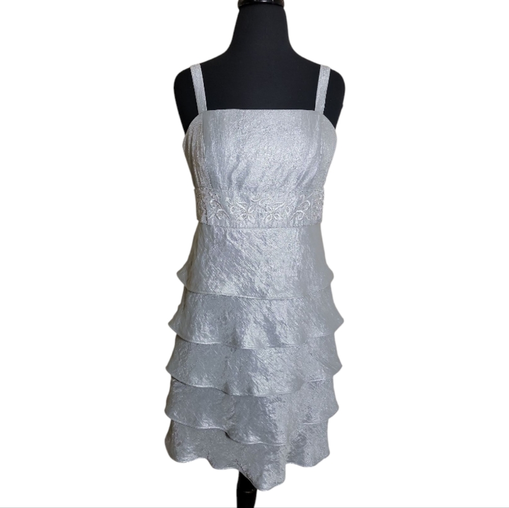 R&M Richards rumple silver ruffle tiered dress women’s size 8P sleeveless party